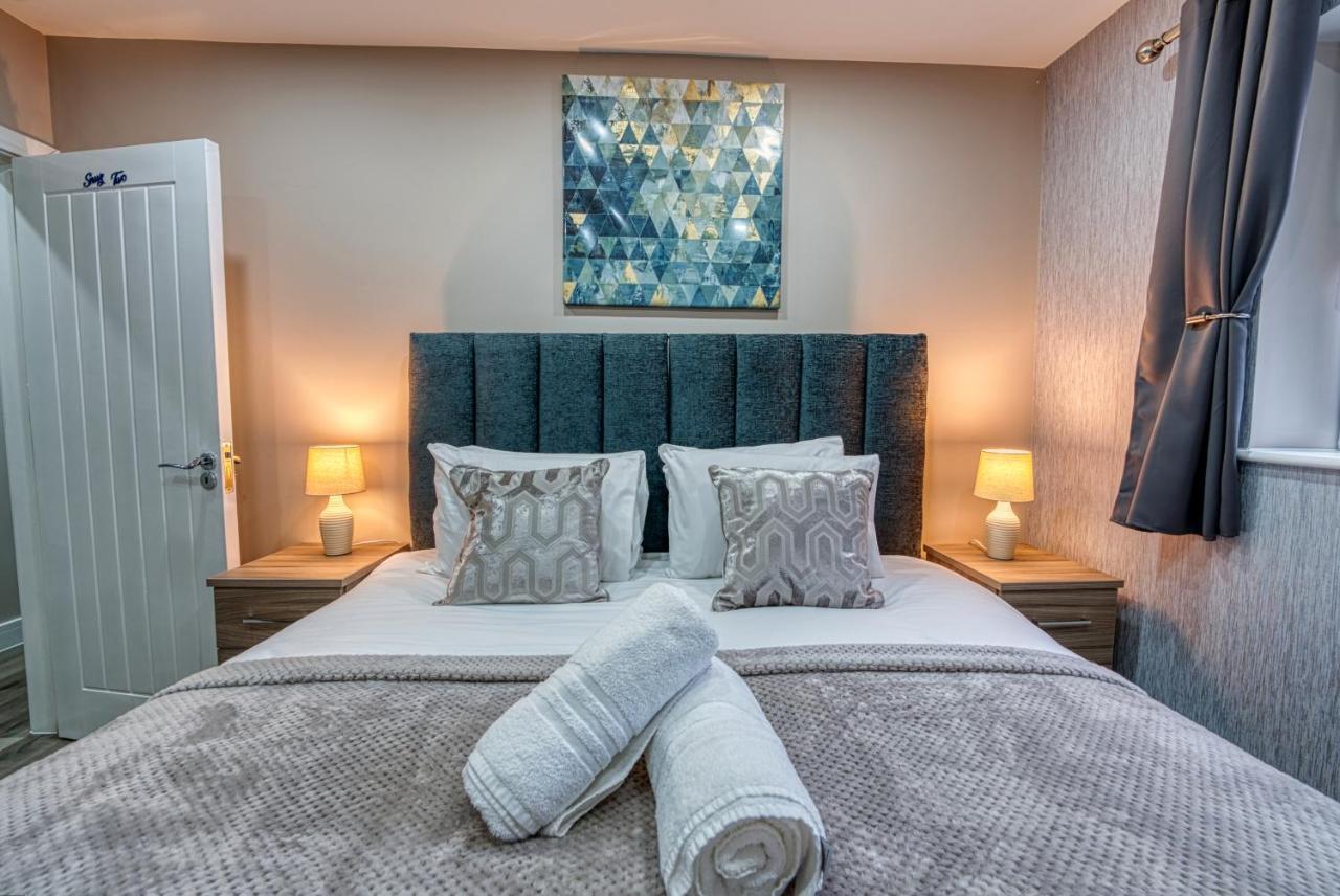 Stylish House - B'Ham Airport And Nec, Jlr Solihull, Business & Leisure Stays - Aspen House 객실 사진