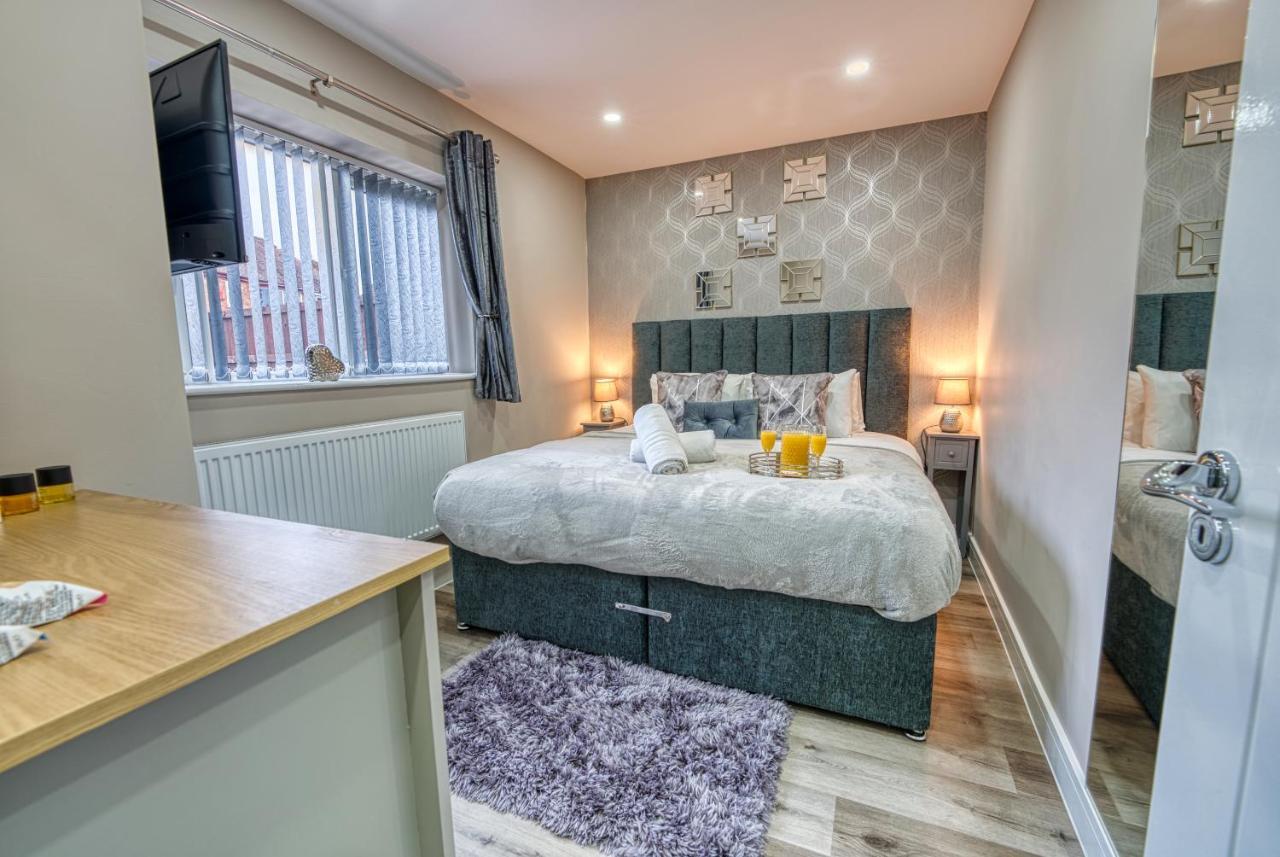 Stylish House - B'Ham Airport And Nec, Jlr Solihull, Business & Leisure Stays - Aspen House 객실 사진