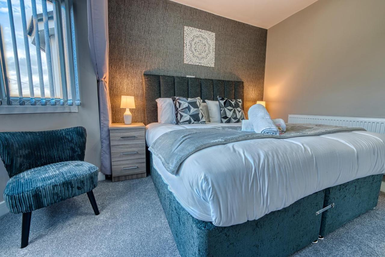 Stylish House - B'Ham Airport And Nec, Jlr Solihull, Business & Leisure Stays - Aspen House 객실 사진